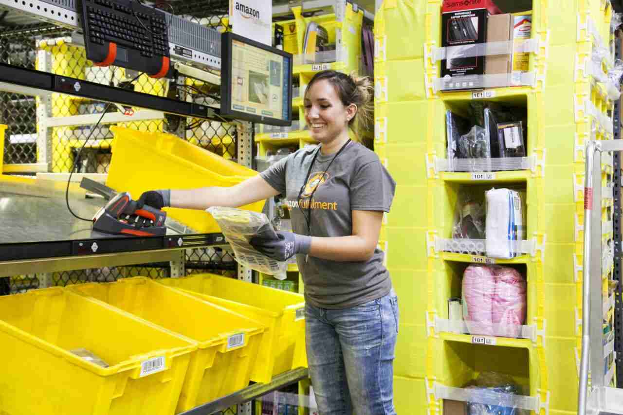 Amazon podnosi pensje swoim pracownikom