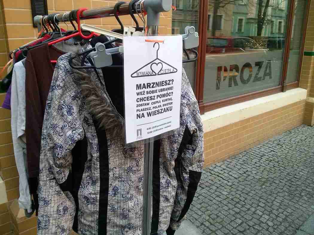 Wymiana Ciepła Wrocław. Są kolejne wieszaki na ubrania