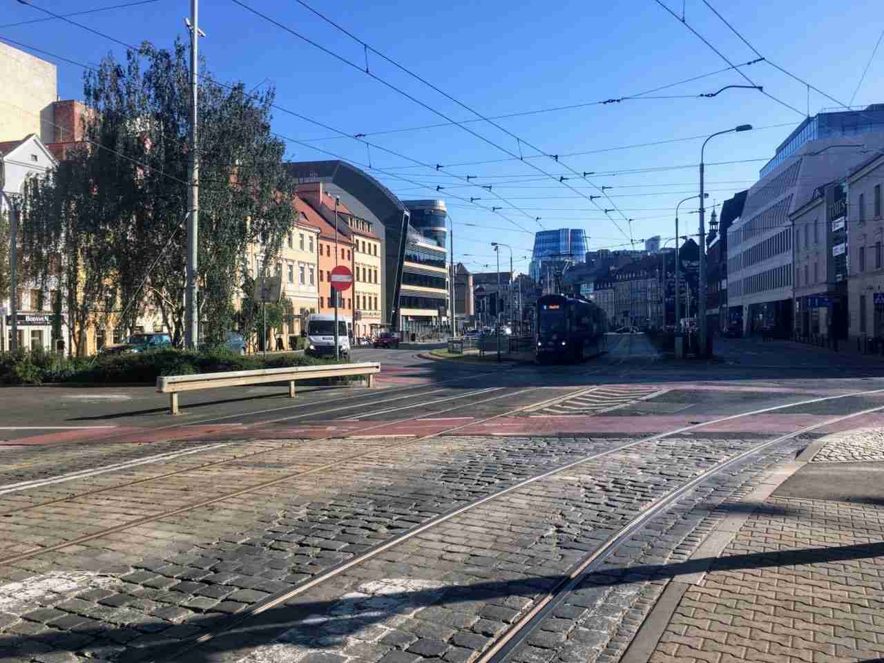 Pieszy będzie miał pierwszeństwo jeszcze przed pasami. Ale nie przed tramwajem
