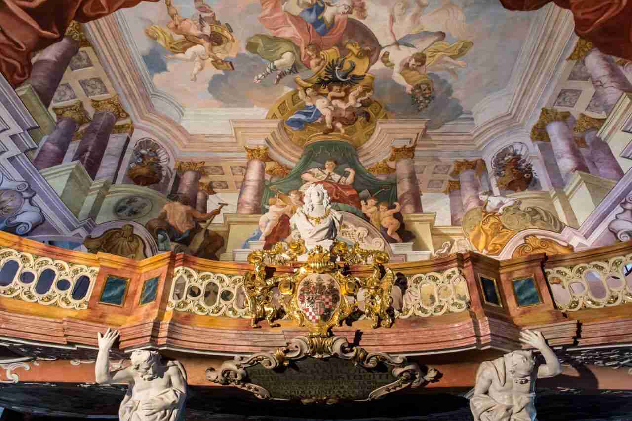Prawo szkodzi zabytkom, a Aula Leopoldyńska pięknieje [ZDJĘCIA]