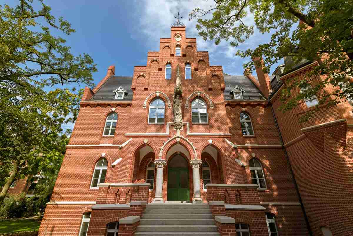 Drugie życie wrocławskich szpitali. Powstają tam mieszkania. I nie tylko