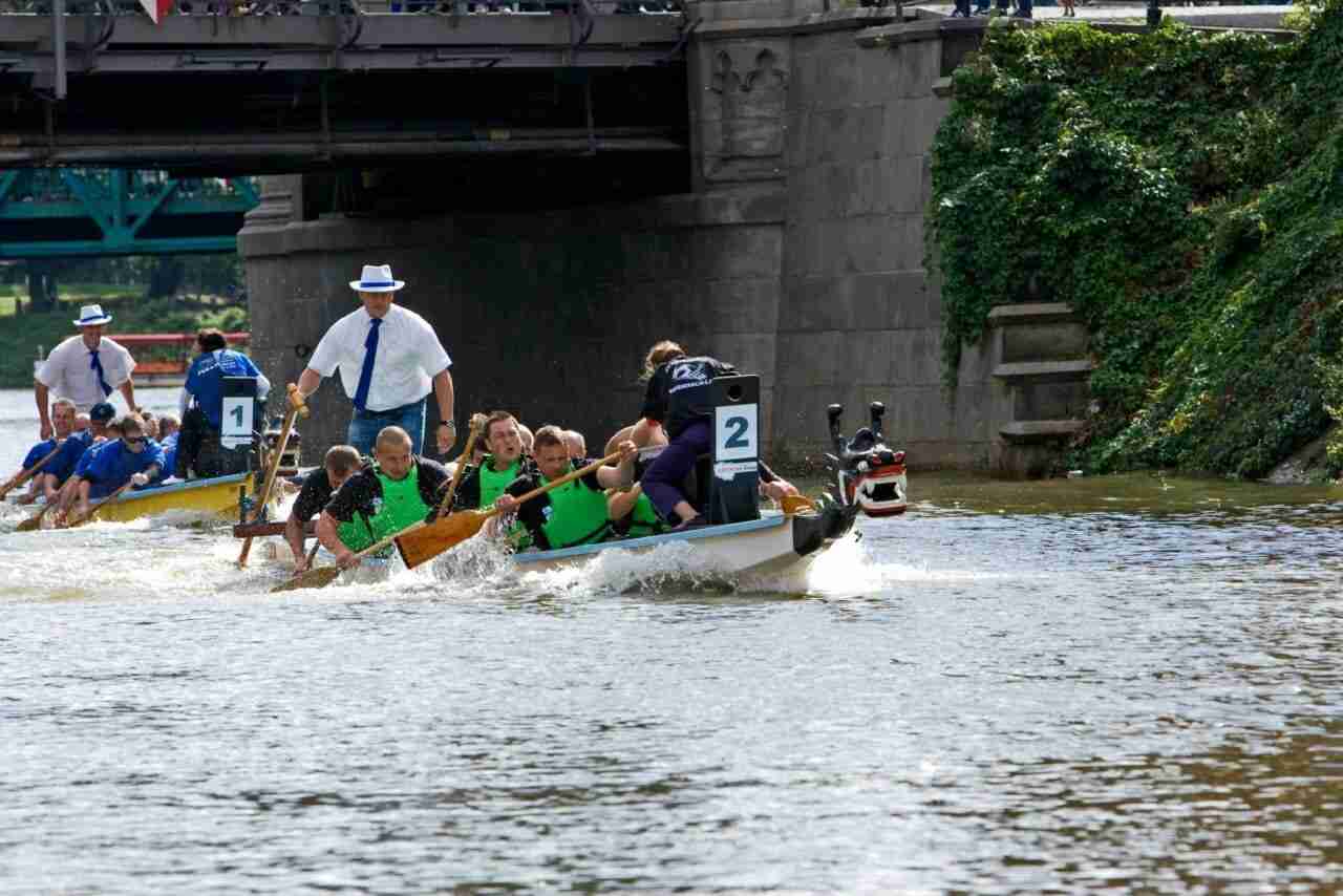 Efektowne wyścigi i rodzinny piknik nad Odrą