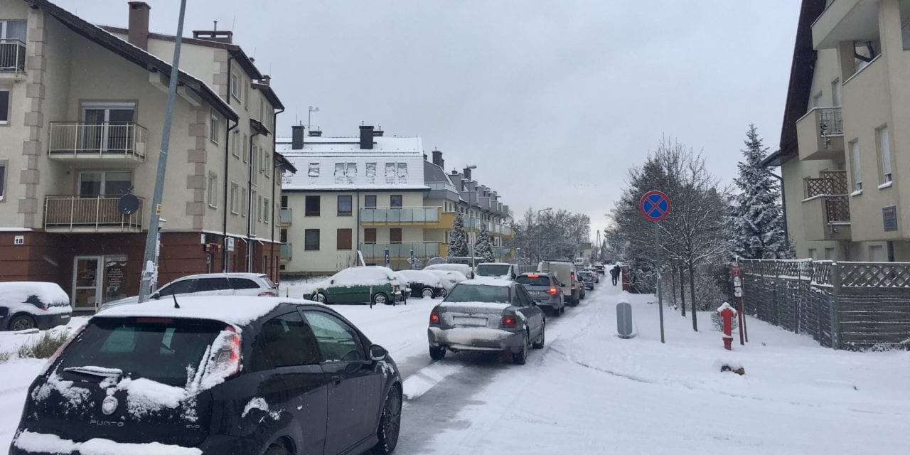 Atak zimy we Wrocławiu. Drogowy paraliż na ulicach miasta [WASZE ZDJĘCIA]