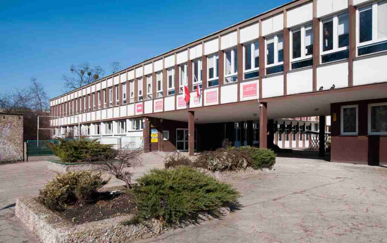 Budynek po V LO do rozbiórki. Będzie tam targowisko, a w przyszłości znacznie więcej