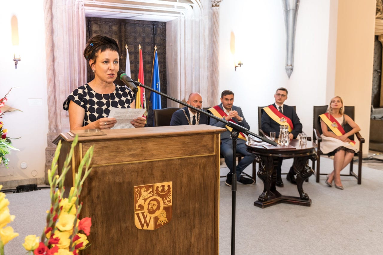 Z książką Olgi Tokarczuk za darmo pojedziesz MPK