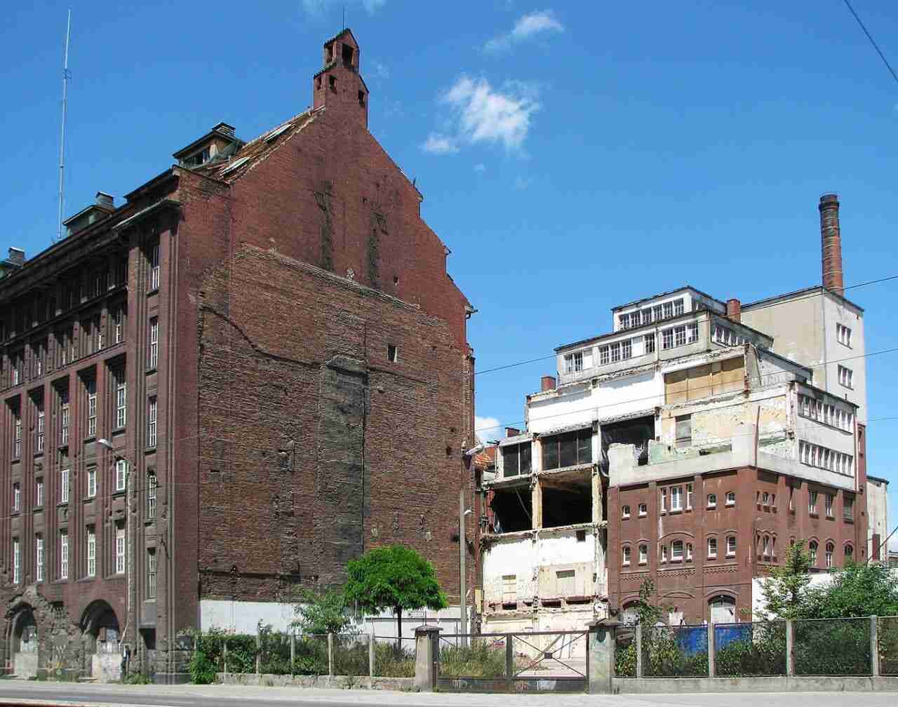 W dawnej piekarni „Mamut” powstanie akademik. A obok stanie hotel