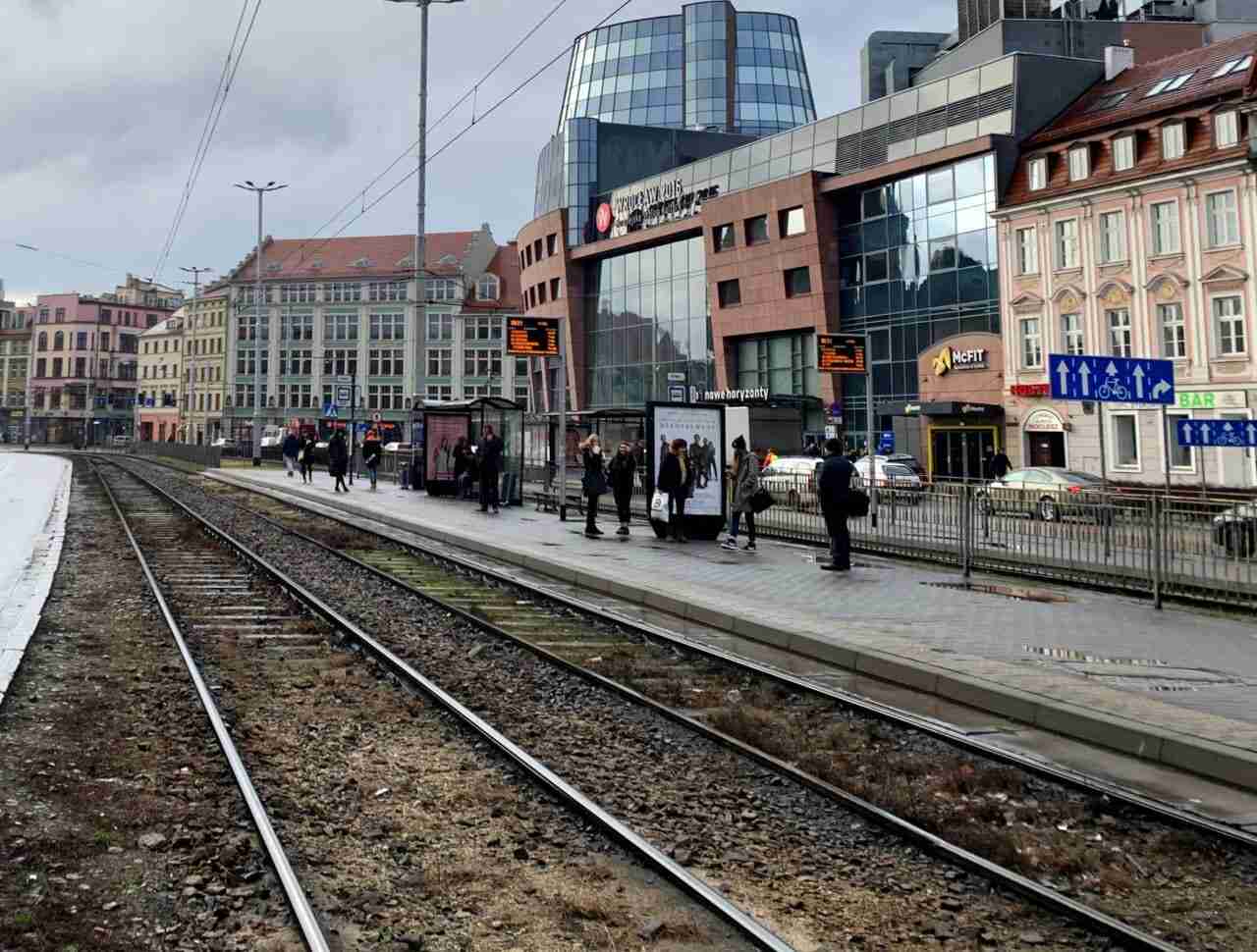 Informacja o zakazie palenia na elektronicznych tablicach na przystankach MPK?