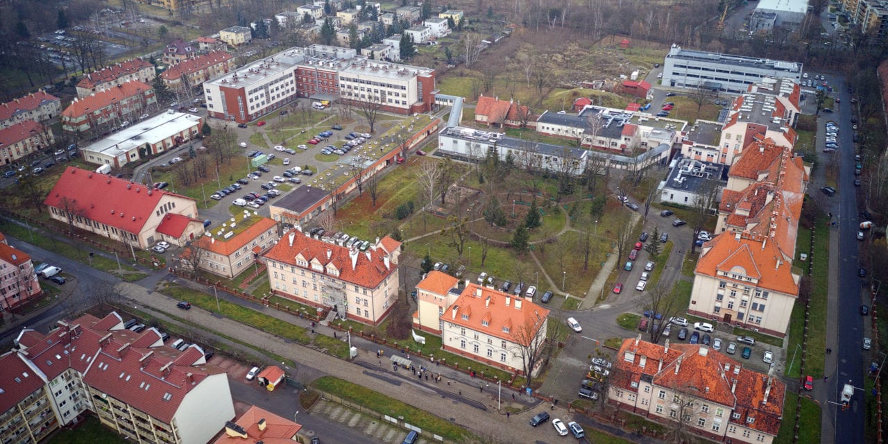 71-latek, który zmarł w szpitalu we Wrocławiu, nie był zakażony koronawirusem