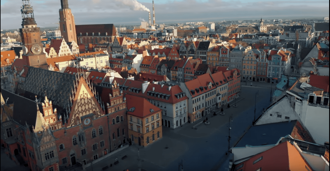 Wrocław w czasie pandemii koronawirusa. Niesamowity film z drona