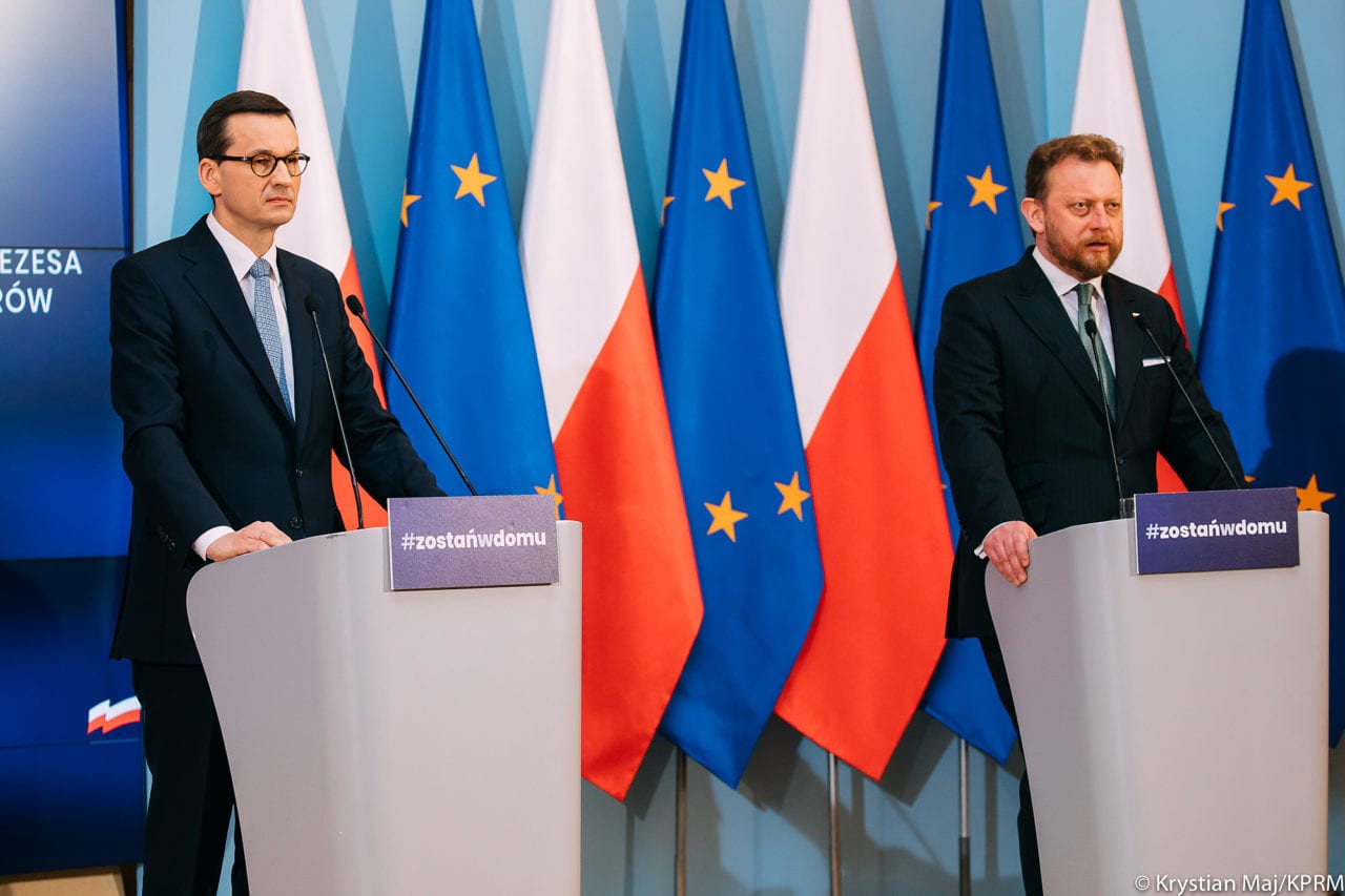 Koronawirus w Polsce. Rząd przedłuża ograniczenia, zakazy i zamknięcie szkół