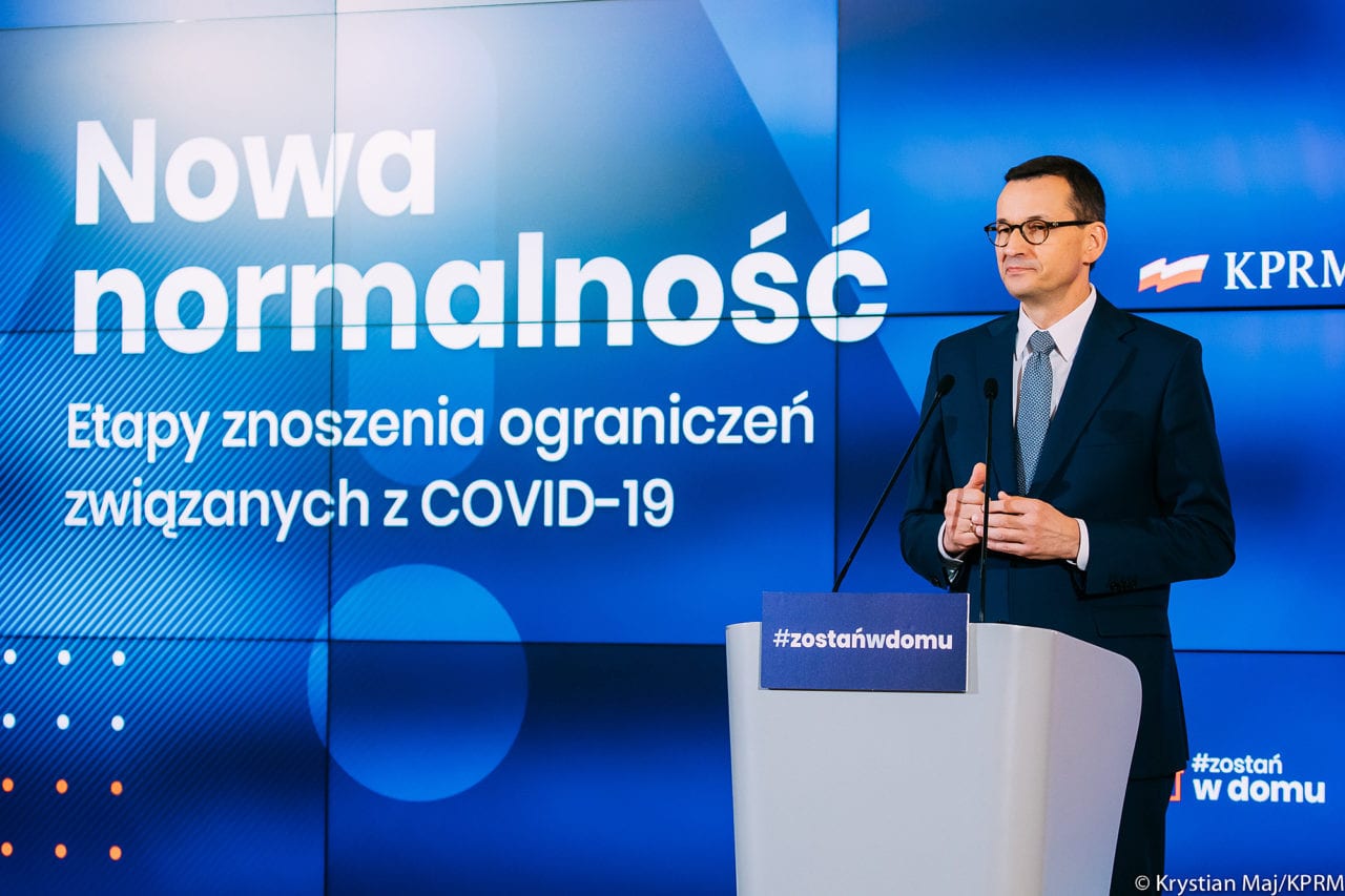Rząd łagodzi obostrzenia związane z koronawirusem [4 ETAPY]