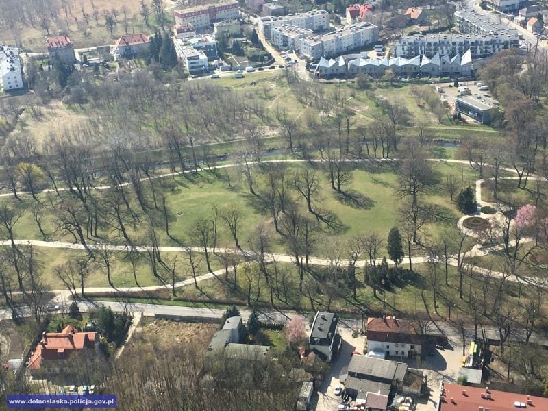 Opustoszały Wrocław widziany z policyjnego helikoptera [FILM]