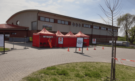 Testy na koronawirusa metodą drive-thru [GALERIA]