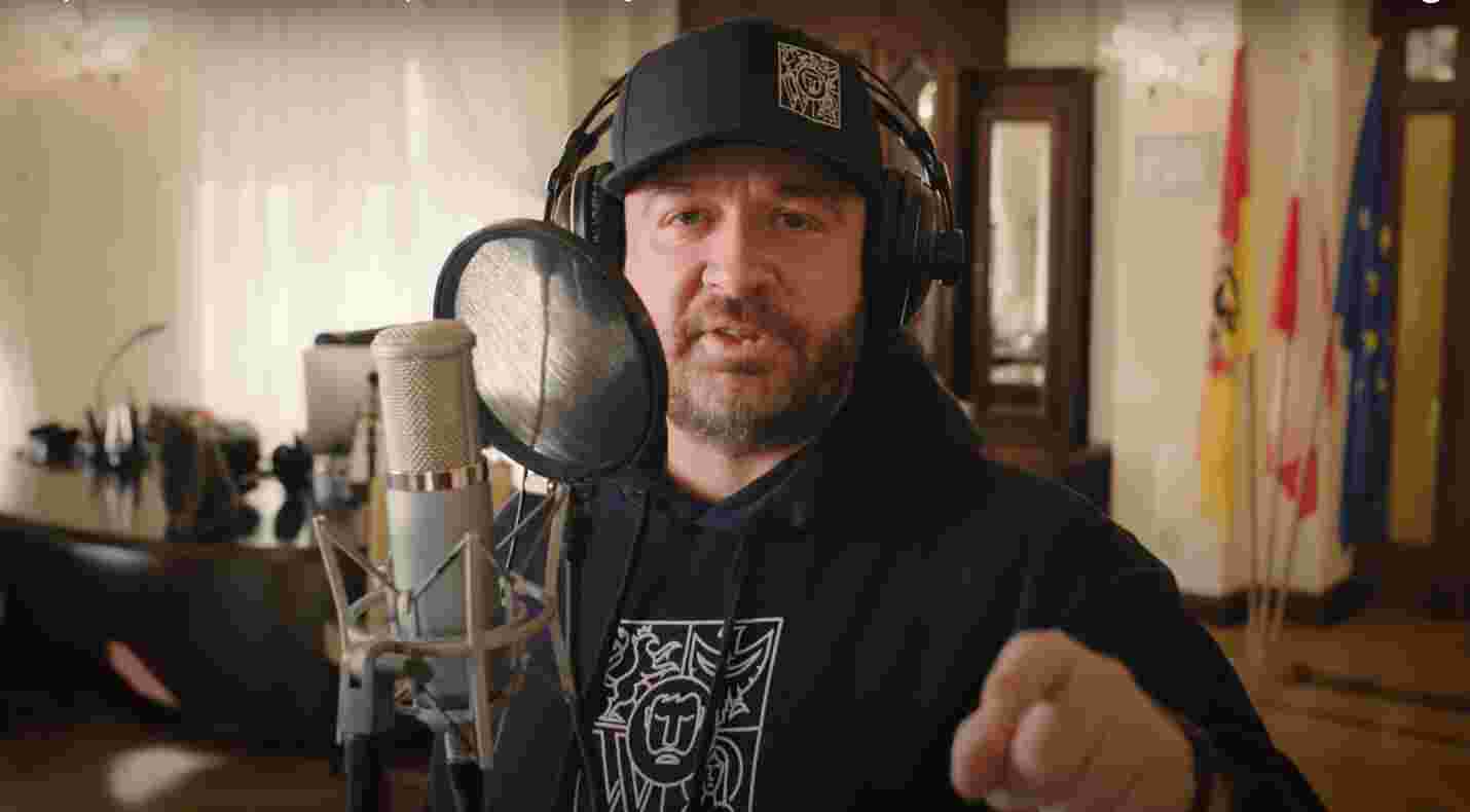 Prezydent Jacek Sutryk rapuje w ramach akcji #Hot16Challenge2 [VIDEO]