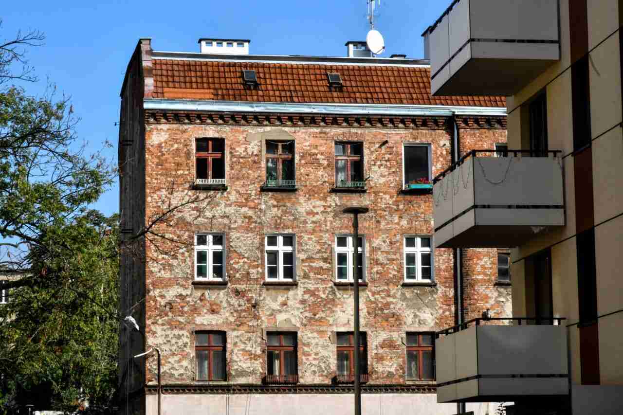 Magistrat: ponad 200 trujących pieców zniknęło z 16 miejskich kamienic