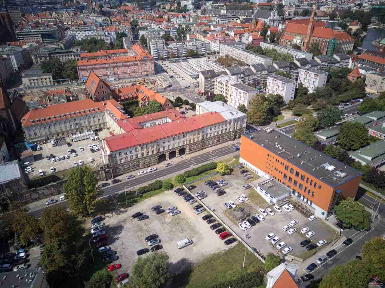 W miejscu dawnego parkingu i biurowca Orange powstaną mieszkania. Jest nowy plan