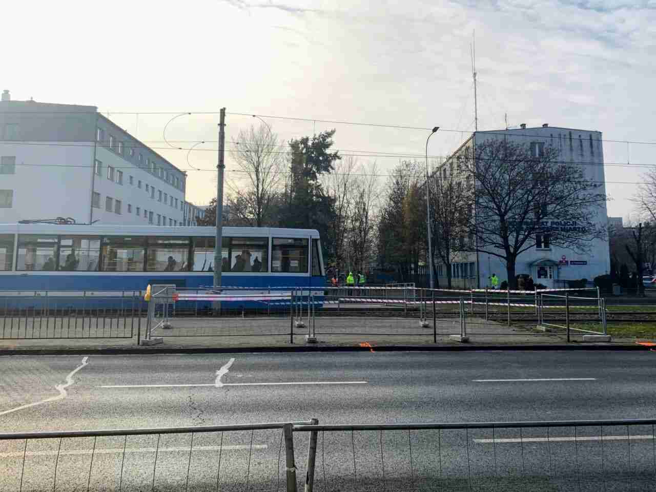 Koniec ze schodzeniem pod ziemię. Na Legnickiej powstają nowe pasy i światła