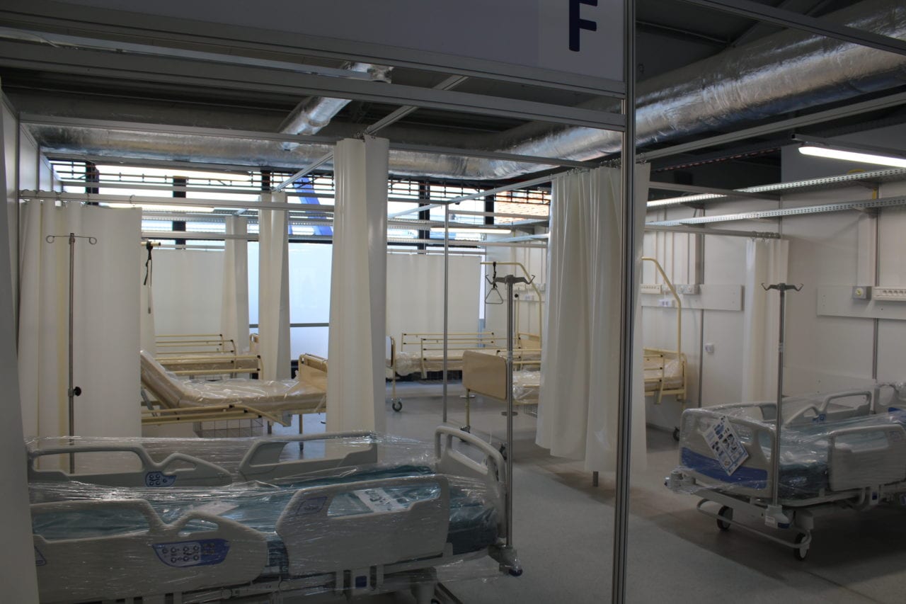 Szpital tymczasowy we Wrocławiu na razie nie ruszy [ZDJĘCIA]