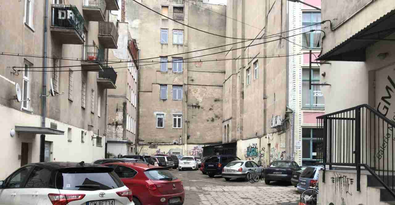 Na Starym Mieście mieszkańcy nie mają gdzie parkować