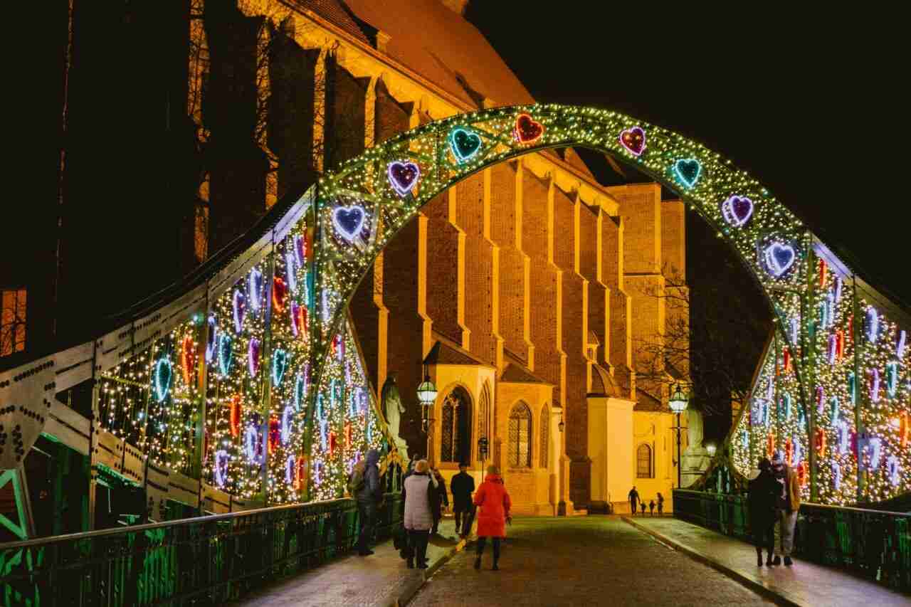 Świąteczne dekoracje zostaną na dłużej. Most Tumski z iluminacją aż do walentynek