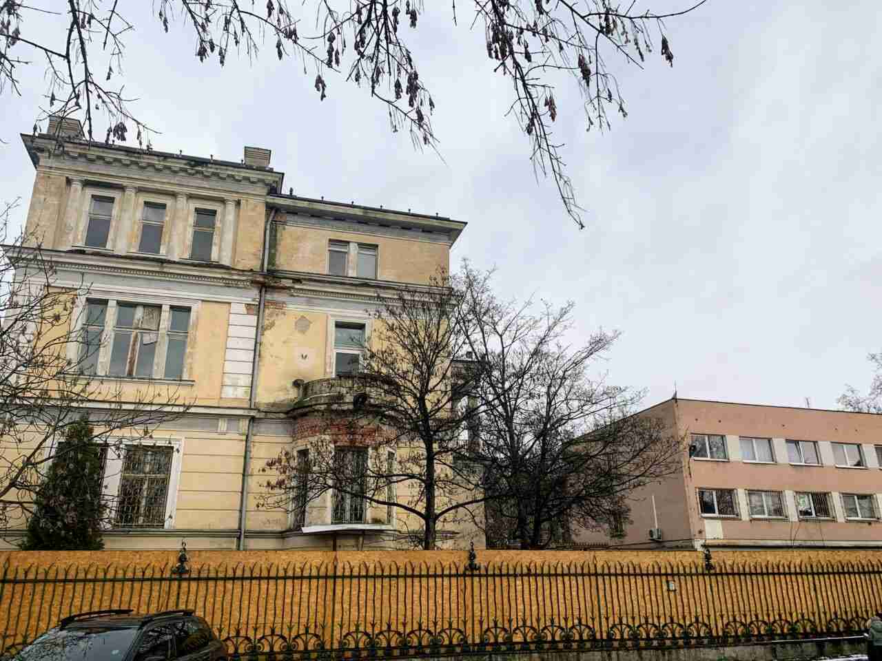 Zabytkowy komisariat policji na Borku czeka na nowe życie [ZDJĘCIA]