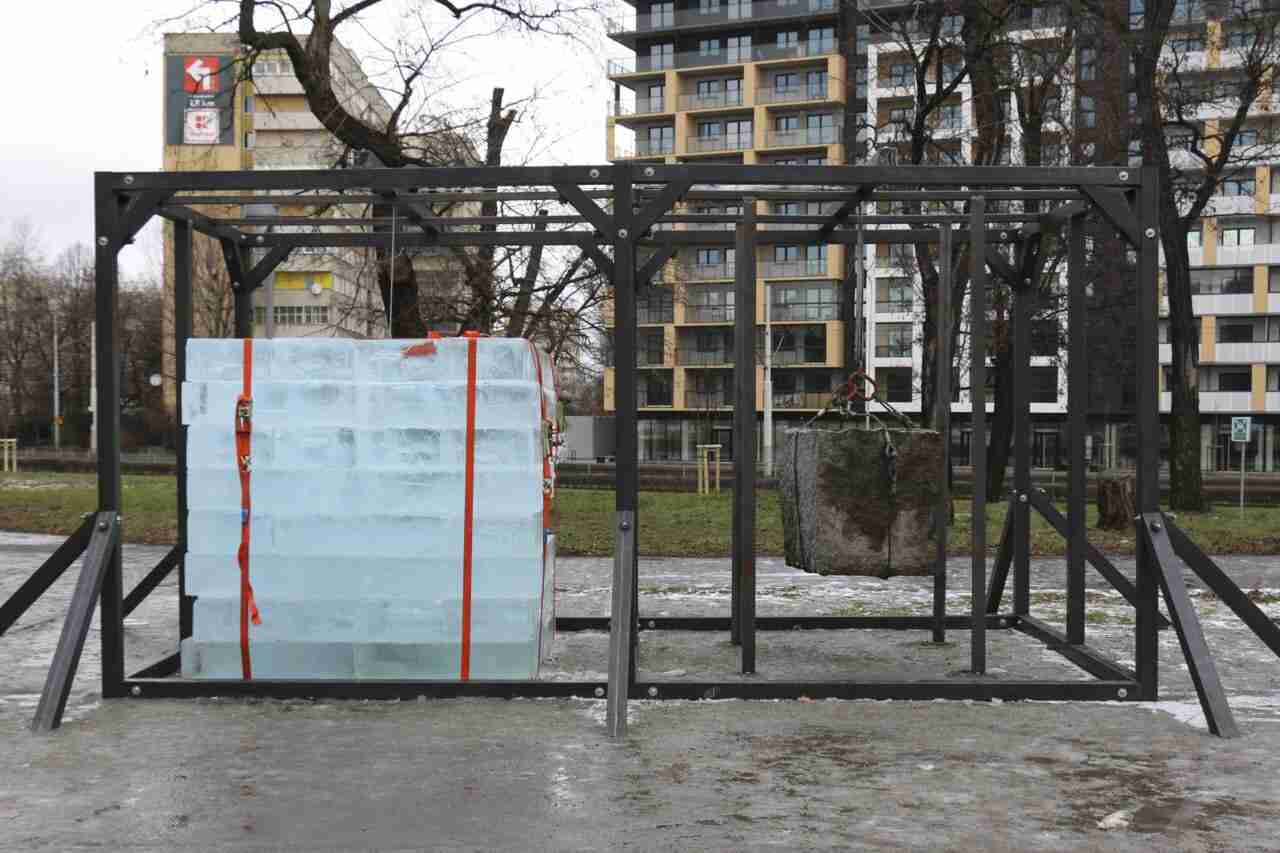 „Maszyna Czasu” Tomasza Domańskiego stanęła przy Muzeum Współczesnym [ZDJĘCIA]