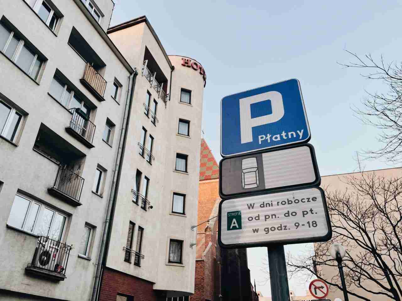 Prezydent Sutryk o podwyżkach za parkowanie: tu nie chodzi o pieniądze, tylko o nasze nawyki