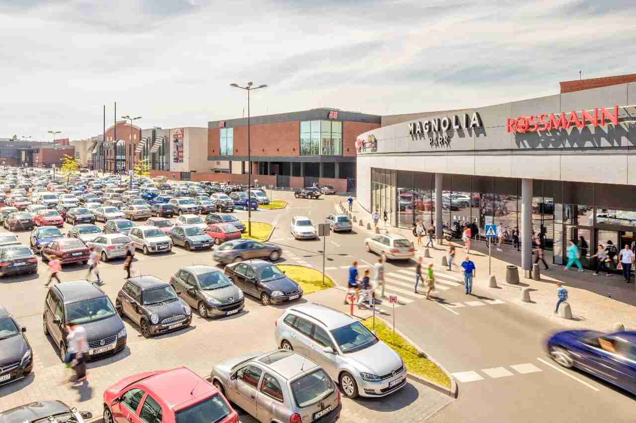 Magnolia Park planuje rozbudowę parkingu. Ma powstać także myjnia