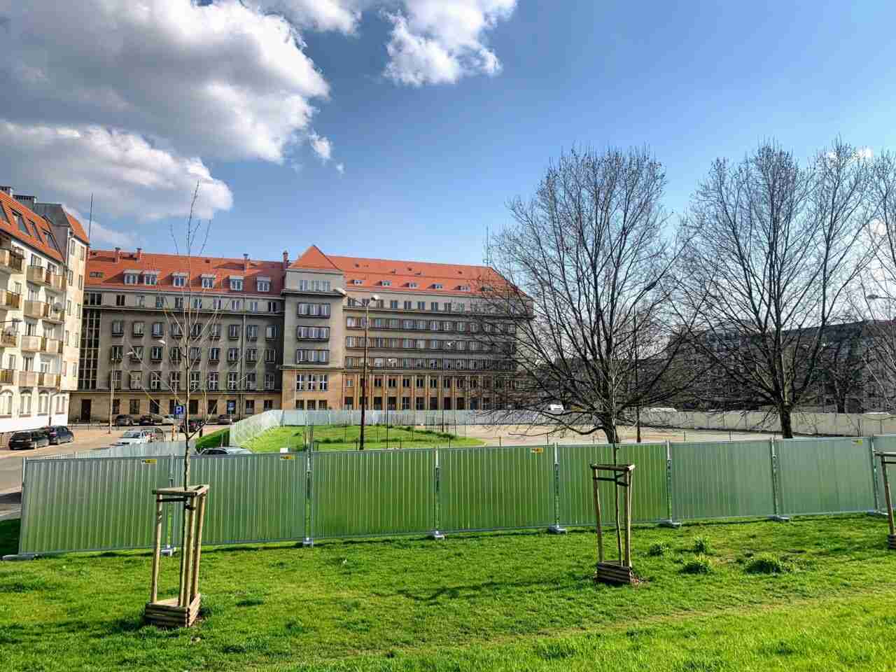 Teren przy placu Maxa Borna ma nowego właściciela. Powstanie tam biurowiec albo mieszkania