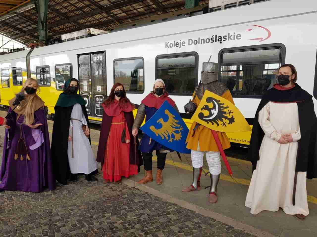 Żywa lekcja historii w pociągu z Legnicy do Wrocławia