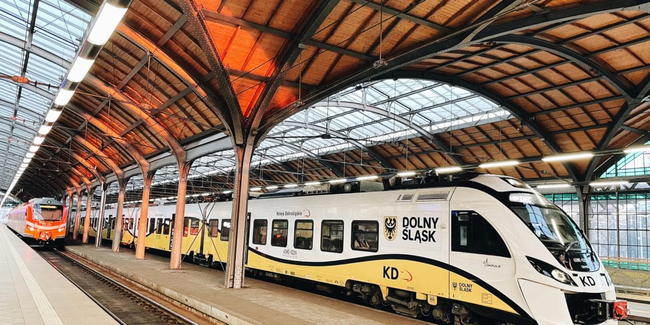 „Nasz Wrocław Kolej”. Uchwała w sprawie nowego biletu skierowana do drugiego czytania