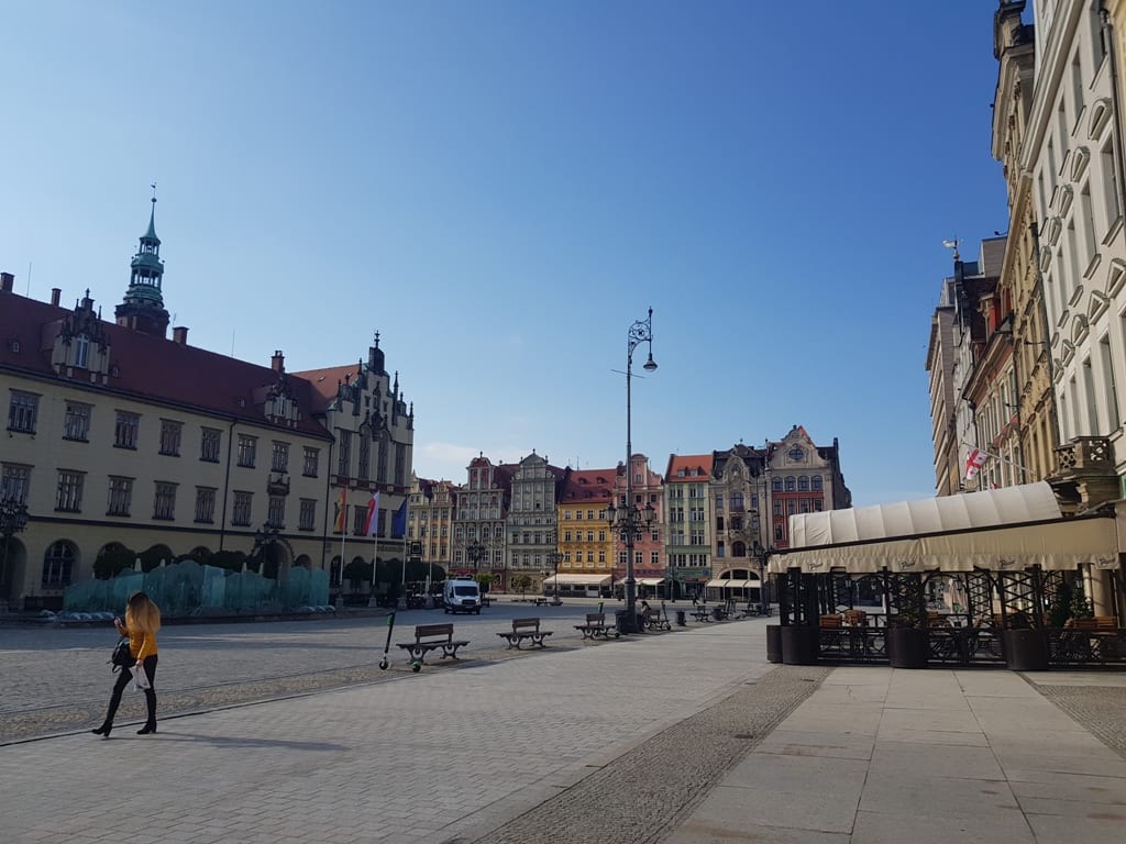 W połowie maja wrócą ogródki gastronomiczne. Będą mogły być powiększone o strefę relaksu