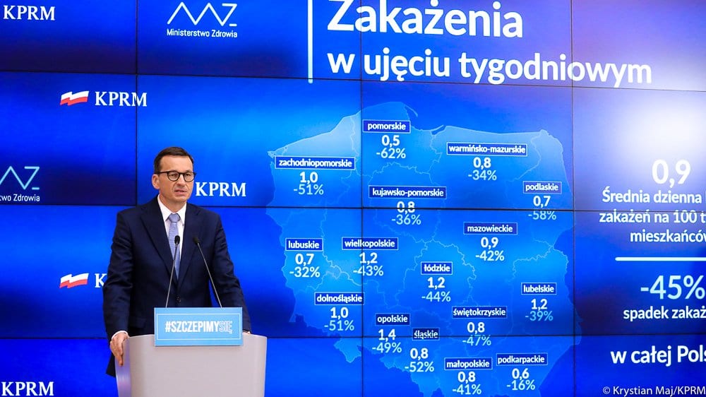 Luzowanie obostrzeń na wakacje. Rząd przedstawił plan