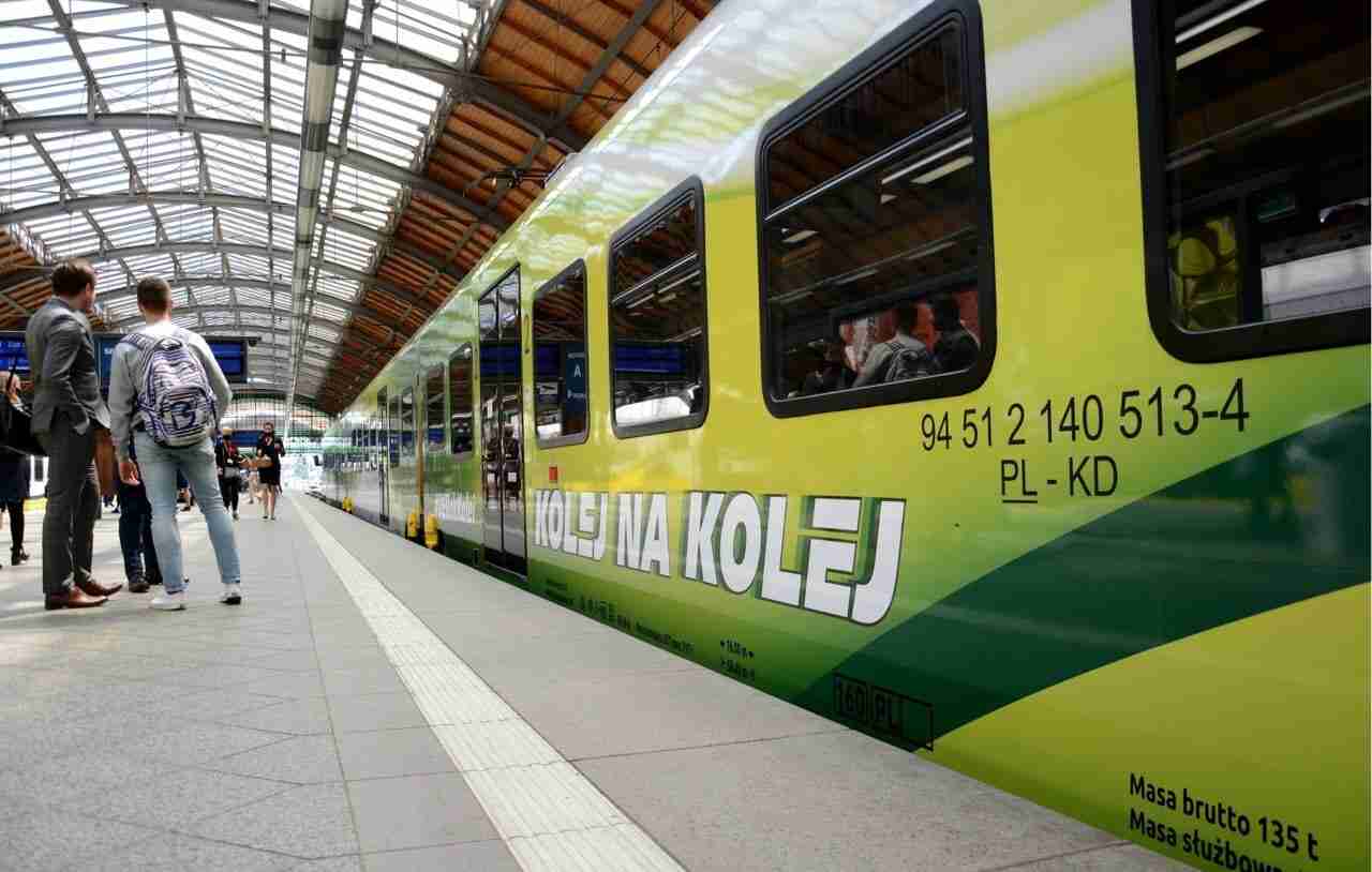 Specjalny pociąg wyjechał na dolnośląskie tory [ZDJĘCIA]