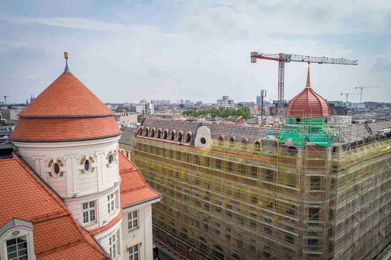 Historyczna wieża Hotelu Grand została odbudowana po 76 latach [ZDJĘCIA]