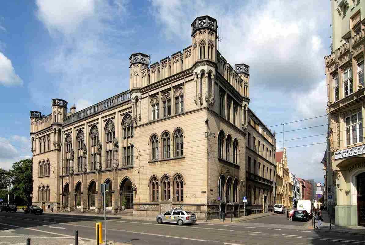 Znana firma piwowarska kupi od wojska budynek Nowej Giełdy