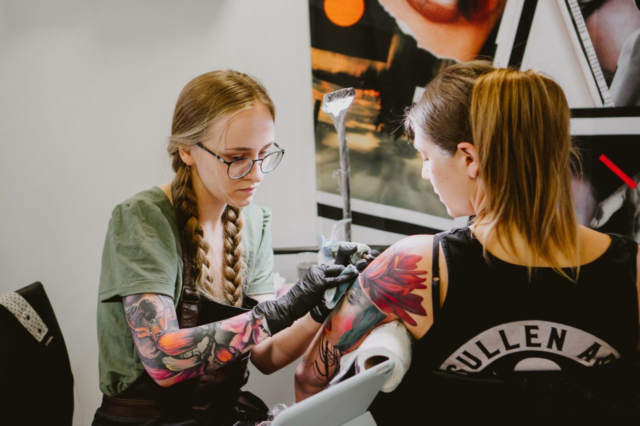 Święto tatuażu we Wrocławiu. Tattoo Konwent zagościł na stadionie [ZDJĘCIA]