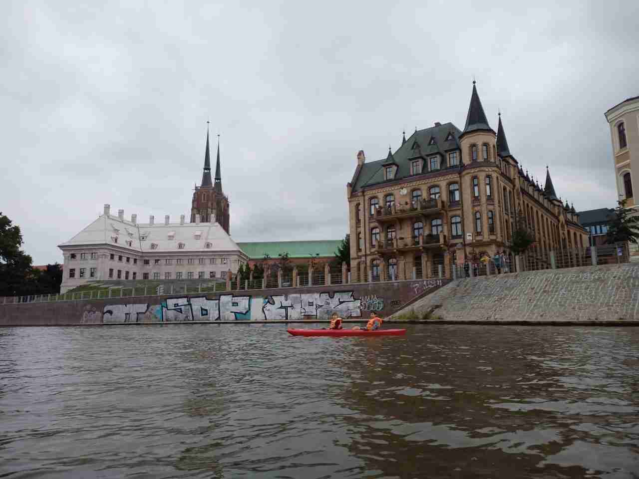 Rzeczne olbrzymy, pływające ogrody: kajakowa przygoda dla początkujących