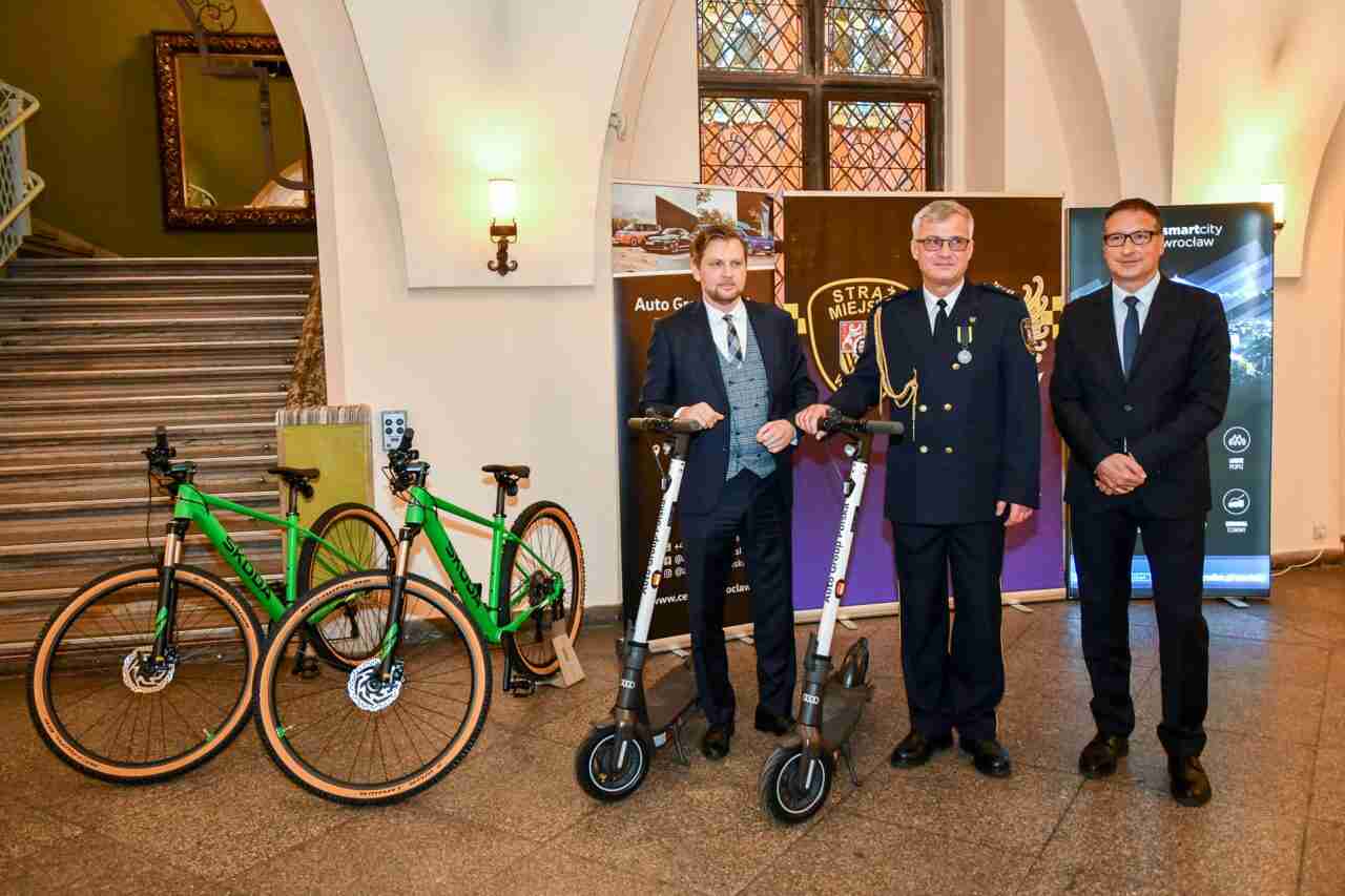 Straż miejska będzie jeździć na hulajnogach. We Wrocławiu powstał pierwszy taki patrol w Polsce