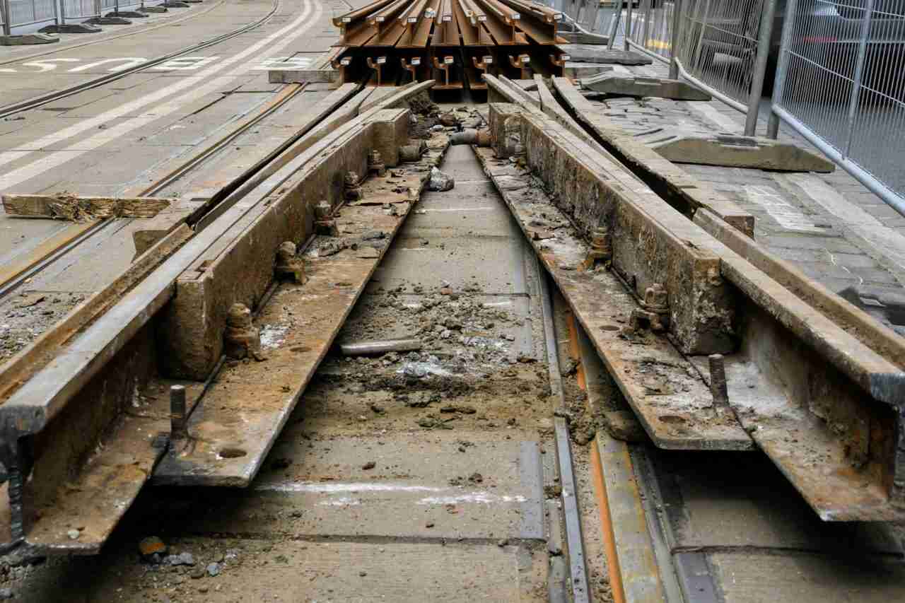Remont torowiska na Legnickiej. Tramwaje dojadą tylko do placu Strzegomskiego [MAPA]