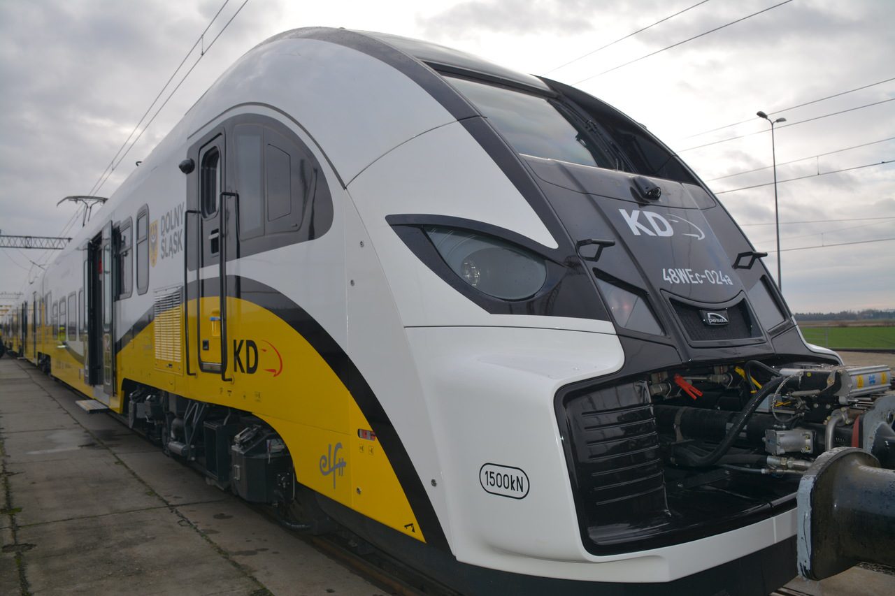 Pierwszy elektryczny Elf Kolei Dolnośląskich już na testach [ZDJĘCIA]