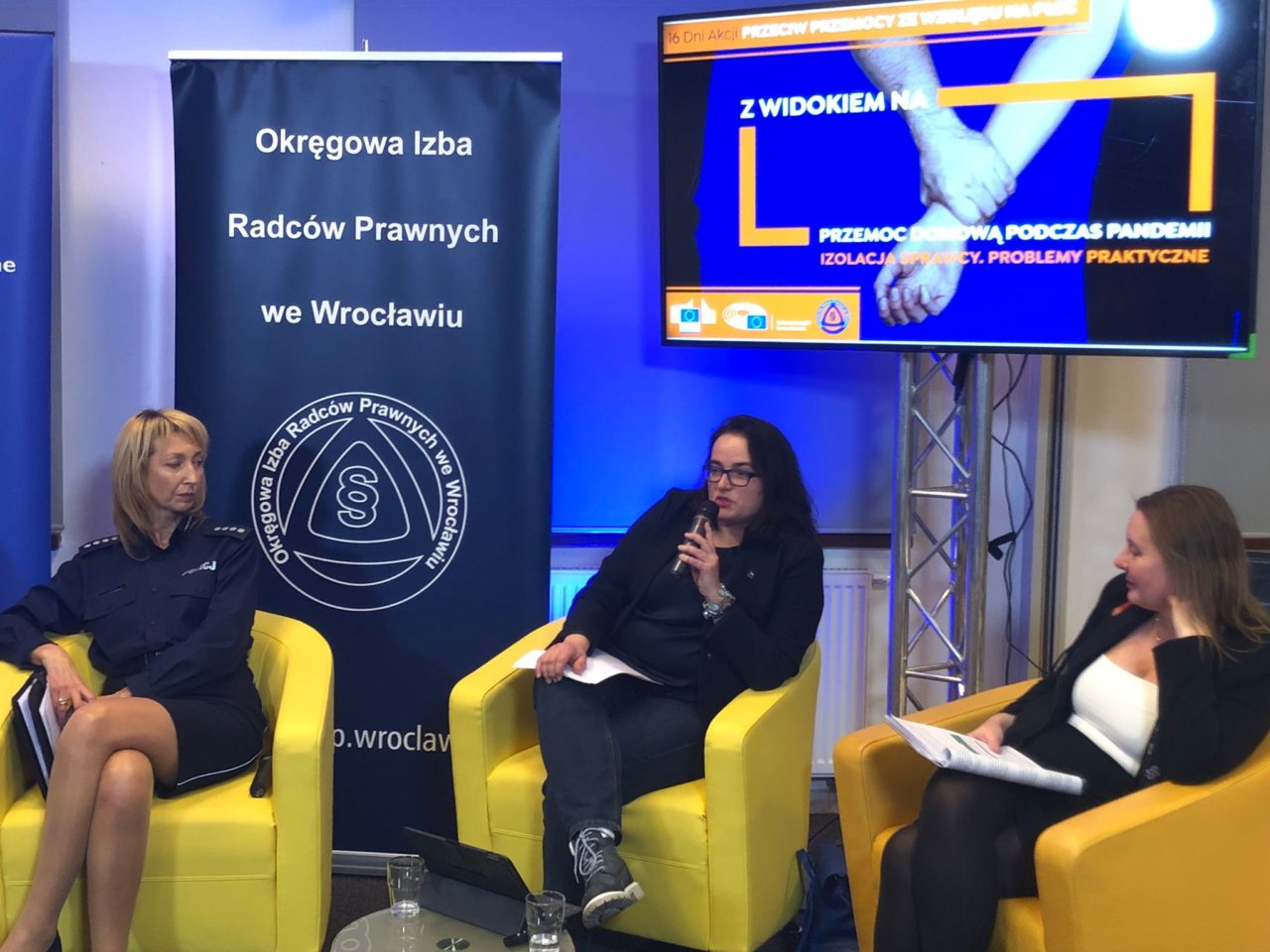 Z widokiem na przemoc domową. Debata we wrocławskim Domu Europy