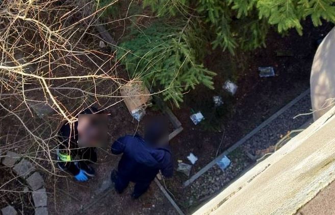 Wrocław: 39-latek wyrzucał narkotyki z okna
