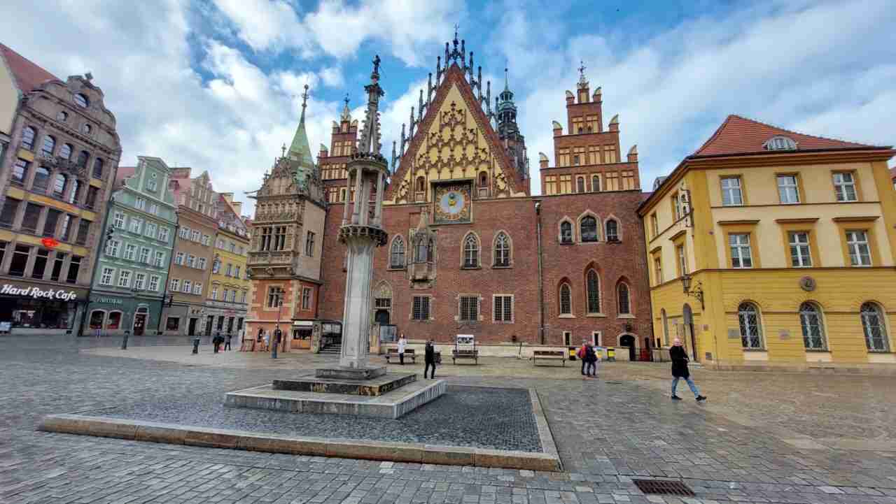 Wrocław: W niedzielę wieczorem młodzieżowa manifestacja solidarności Ukrainą