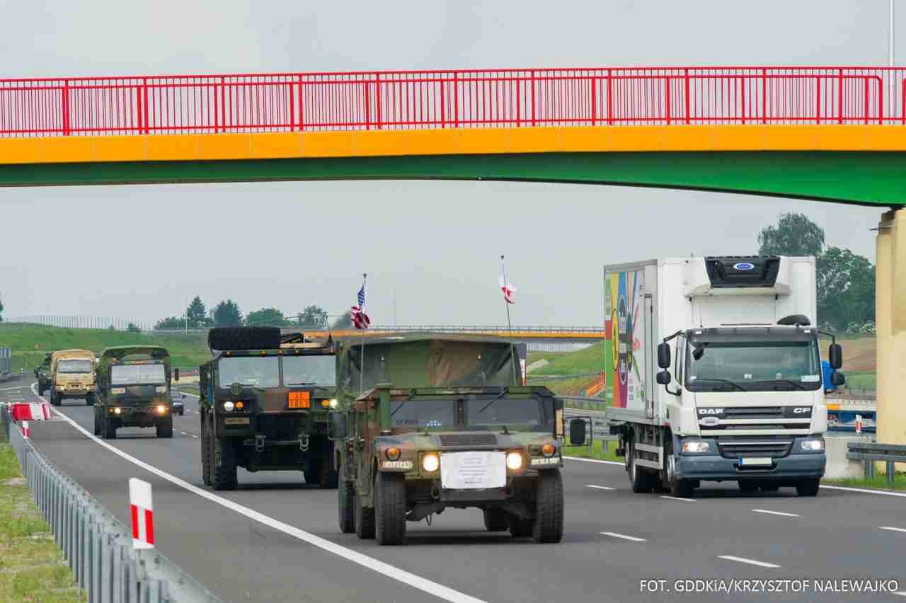 Wojskowe pojazdy na ulicach Wrocławia. Trwają manewry z udziałem żołnierzy z USA