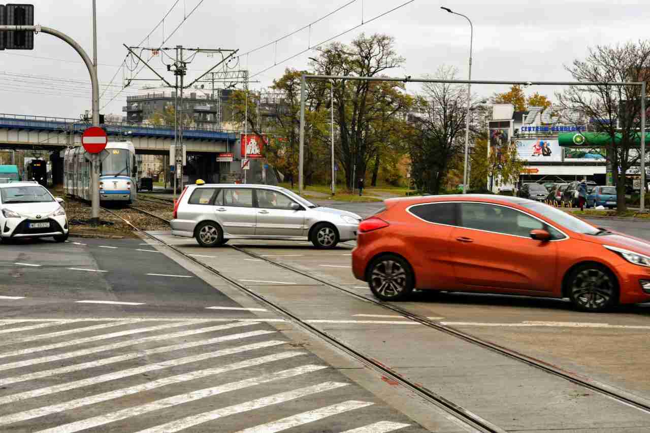 Kolejne inwestycje torowe na Legnickiej. Trasa ma być zielonym torowiskiem