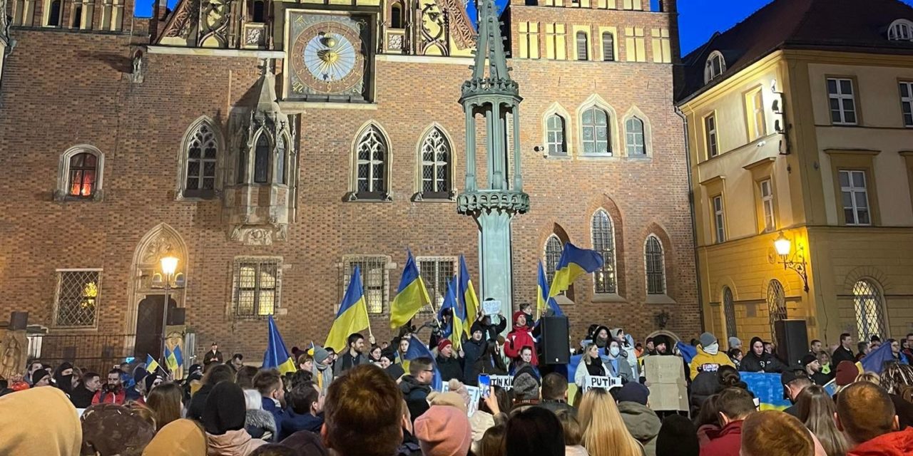 Ми з Вами! Wrocław zalewa fala niebiesko-żółtej życzliwości