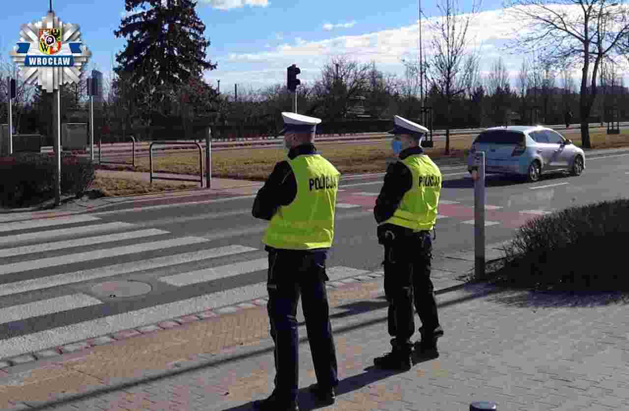 Wrocław: Policjanci przyjrzeli się pieszym i rowerzystom. 80 wykroczeń w jeden dzień