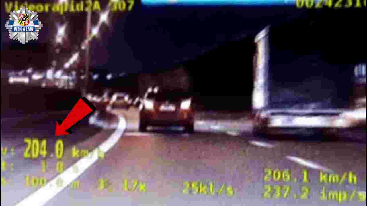 Kolejny „rajdowiec”! Pędził 204 km/h, słono za to zapłacił [WIDEO]