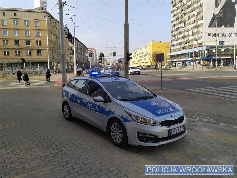 Wrocław: Policja na głównych skrzyżowaniach. To ogólnopolska akcja na rzecz bezpieczeństwa
